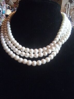 Glass pearly necklace
